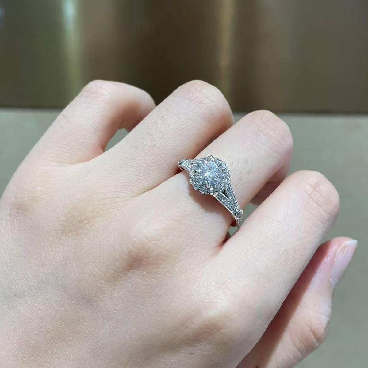 Light Luxury Round Bag Women's Ring S925 Silver Plated Platinum Customized Selection Main Stone Moissanite Diamond 1.0ct/Secondary Stone High Carbon Diamond